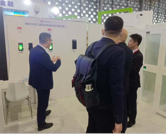 1685096062104898.jpg 6智慧金融展區(qū)w.jpg