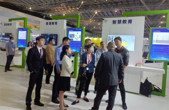 1685096173557089.jpg 11智慧教育展區(qū)w.jpg