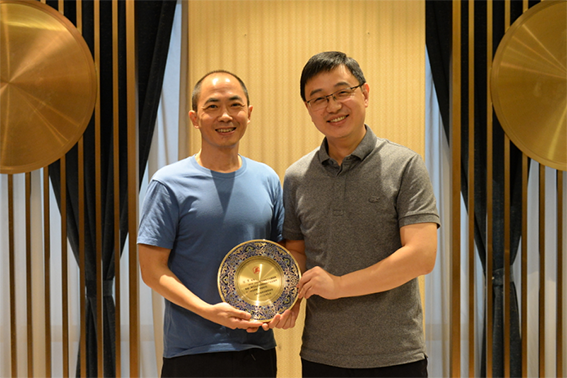 1693894582527612.png 周迅理事長與陳軍合影w.png